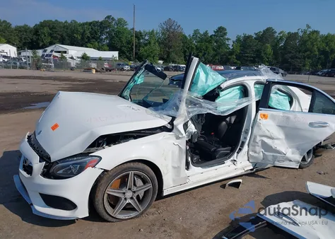 2015 Mercedes-Benz C 300 4Matic/Luxury 4Matic/Sport 4Matic из США, поврежденный, VIN 55SWF4KB8FU033271